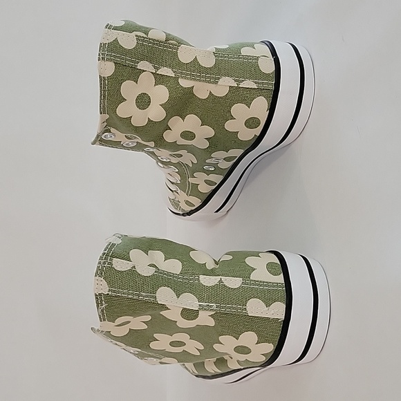 Classic Canvas Ankle Sneakers With Flower Print - Picture 4 of 8